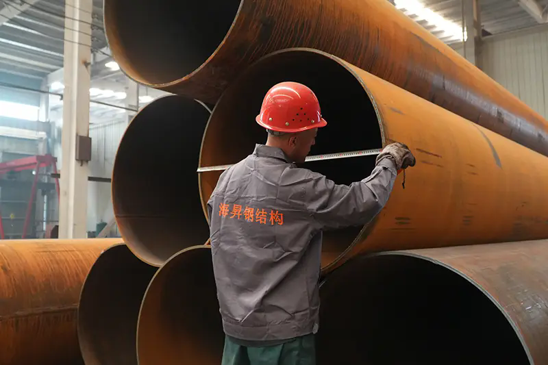 Leveraging the industrial strengths of the Beijing-Tianjin-Hebei region, HAISHENG keeps pace with the wave of transformation in Tangshan’s steel industry.